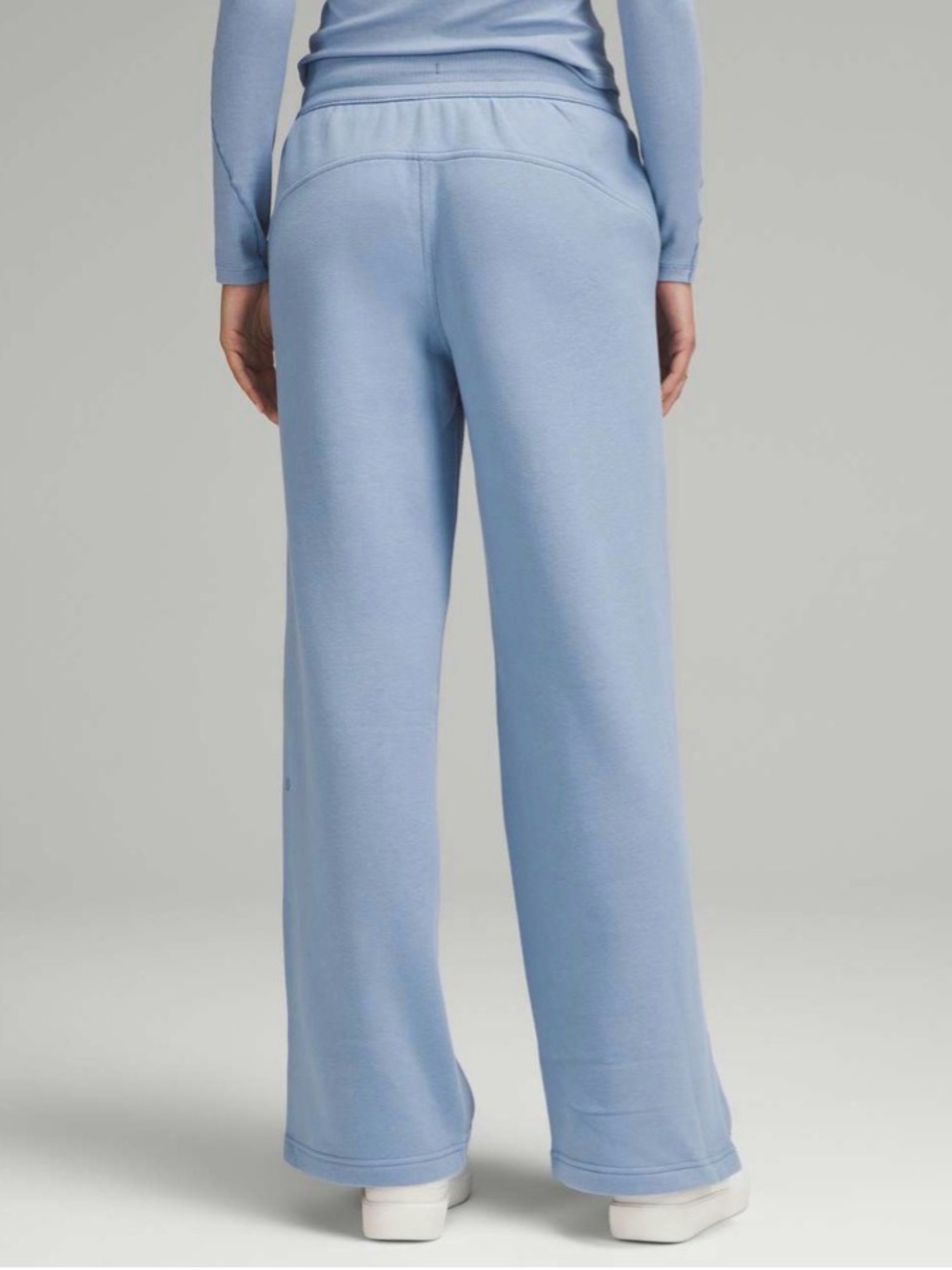 Lululemon Scuba Mid-Rise Wide-Leg Pant *Regular
Blue Willow - Picture 2 of 11